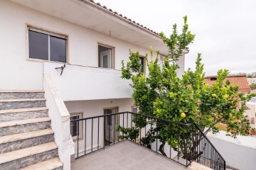 House 6 Bedrooms in Mina de Água