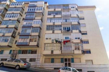 Apartamento 3 Quartos em Massamá e Monte Abraão