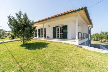 Maison 3 Chambres à Santo António dos Olivais