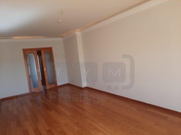 Apartment 2 Bedrooms in São João Baptista e Santa Maria dos Olivais