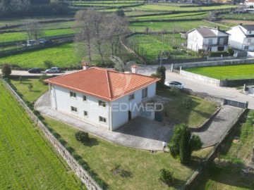 House 4 Bedrooms in Espinho