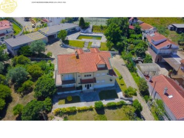 House 8 Bedrooms in Santo António dos Olivais