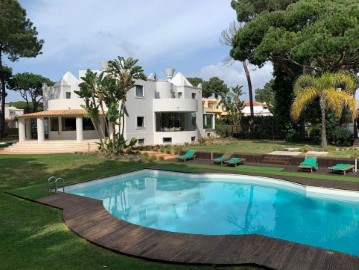 House 6 Bedrooms in Quarteira