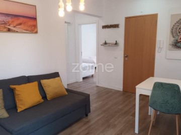 Apartamento 2 Quartos em Carcavelos e Parede