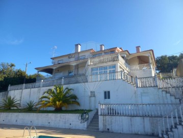 House 6 Bedrooms in Portela do Fojo-Machio