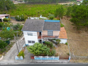 House 4 Bedrooms in Monte Redondo e Carreira