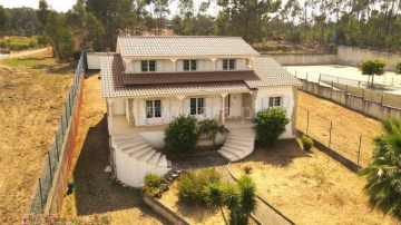 House 5 Bedrooms in Nossa Senhora da Piedade