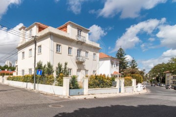 Apartamento 2 Quartos em Carcavelos e Parede