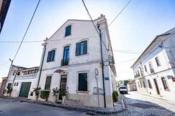 House 5 Bedrooms in São João do Campo