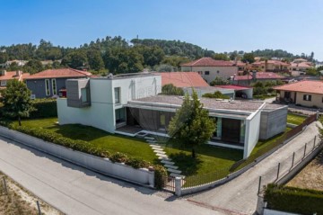 House 4 Bedrooms in Campo