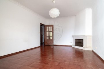 Apartamento 2 Quartos em Carcavelos e Parede