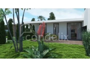 House 3 Bedrooms in Água Longa