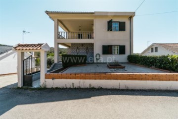 House 3 Bedrooms in Teixoso e Sarzedo