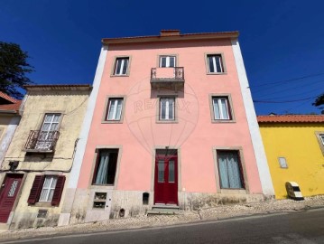 Prédio em S.Maria e S.Miguel, S.Martinho, S.Pedro Penaferrim