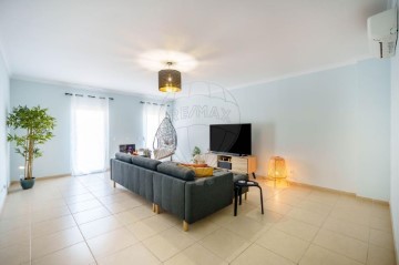 Apartment 3 Bedrooms in Estômbar e Parchal