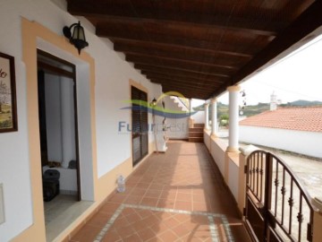 House 3 Bedrooms in Ameixial