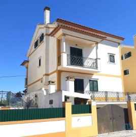 House 5 Bedrooms in Alenquer (Santo Estêvão e Triana)