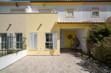 House 3 Bedrooms in Moita