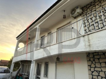 House 5 Bedrooms in Palmela