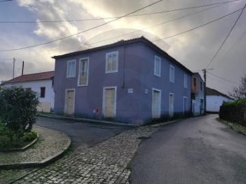 House 2 Bedrooms in Malhou, Louriceira e Espinheiro