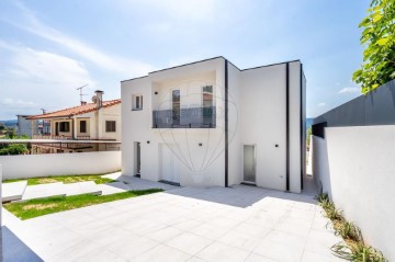 Maison 3 Chambres à Pombeiro de Ribavizela