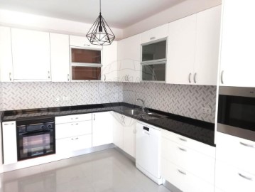 Apartamento 3 Quartos em Santo António dos Olivais