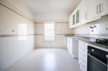 Apartamento 2 Quartos em Porto Salvo