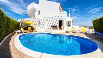 House 6 Bedrooms in Monte Gordo