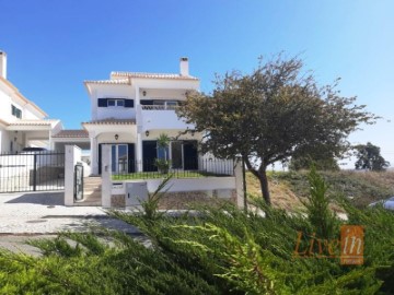 House 4 Bedrooms in Ericeira