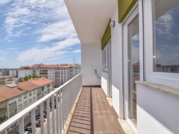 Apartamento 2 Quartos em Carcavelos e Parede