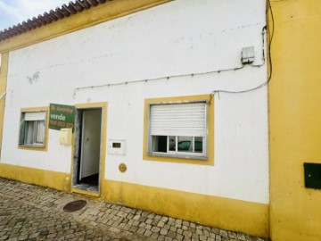 House 3 Bedrooms in São Miguel do Rio Torto e Rossio Ao Sul do Tejo