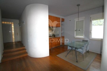 House 5 Bedrooms in Alcochete