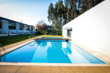 House 4 Bedrooms in Nogueira e Silva Escura