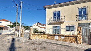 House 4 Bedrooms in Assafarge e Antanhol