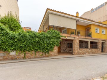 House 4 Bedrooms in La Vila