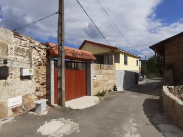 Maison 4 Chambres à Toen (Santa María)