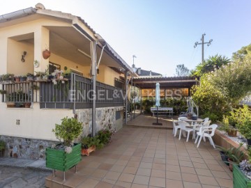 House 4 Bedrooms in Can Trabal