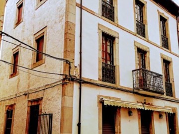 Edificio en Santianes