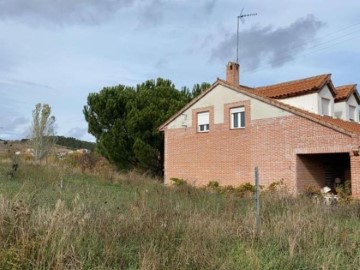 House 5 Bedrooms in Alija del Infantado