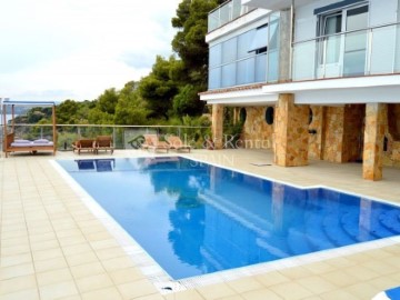 House 5 Bedrooms in Canyelles - Montgoda