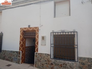 House 4 Bedrooms in Balazote