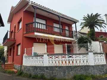 House 5 Bedrooms in Leces