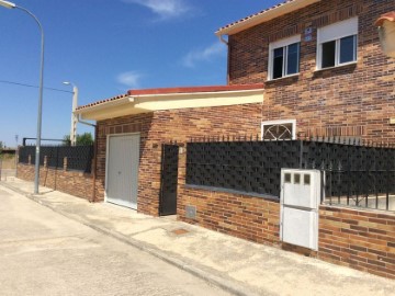 House 3 Bedrooms in Otero