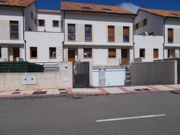 Maison 4 Chambres à Azadinos