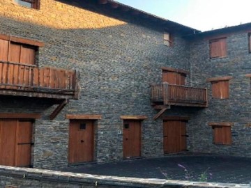 House 6 Bedrooms in Masella