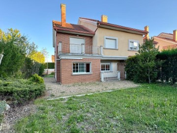 House 4 Bedrooms in Sotoverde