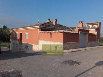 House 4 Bedrooms in Bufali