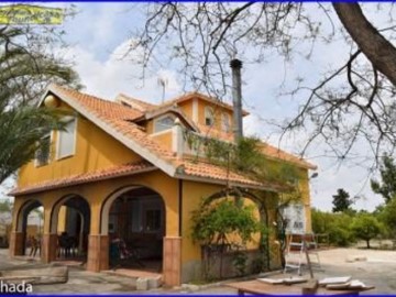 House 7 Bedrooms in La Matanza