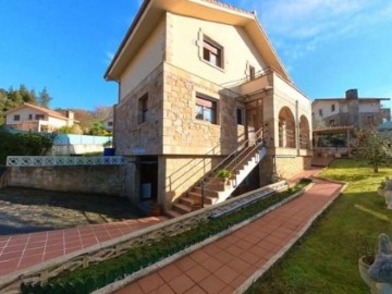 House 4 Bedrooms in San Bartolomé de Meruelo