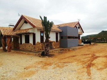 House 3 Bedrooms in Yecla